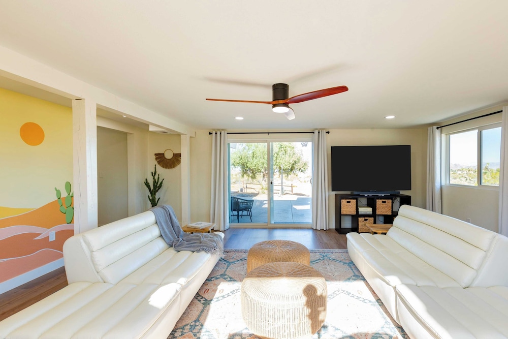 Sleeps 16 Two Beautiful Homes w/ Private Pool Sunset Grove