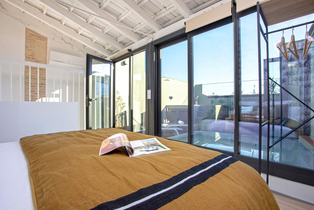 Cozy 3BD Duplex With Private Pool in Seville Center Gran Poder III
