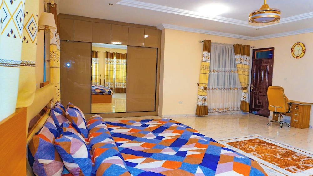 Digi Six-bedroom Accra Luxury Home at East Legon