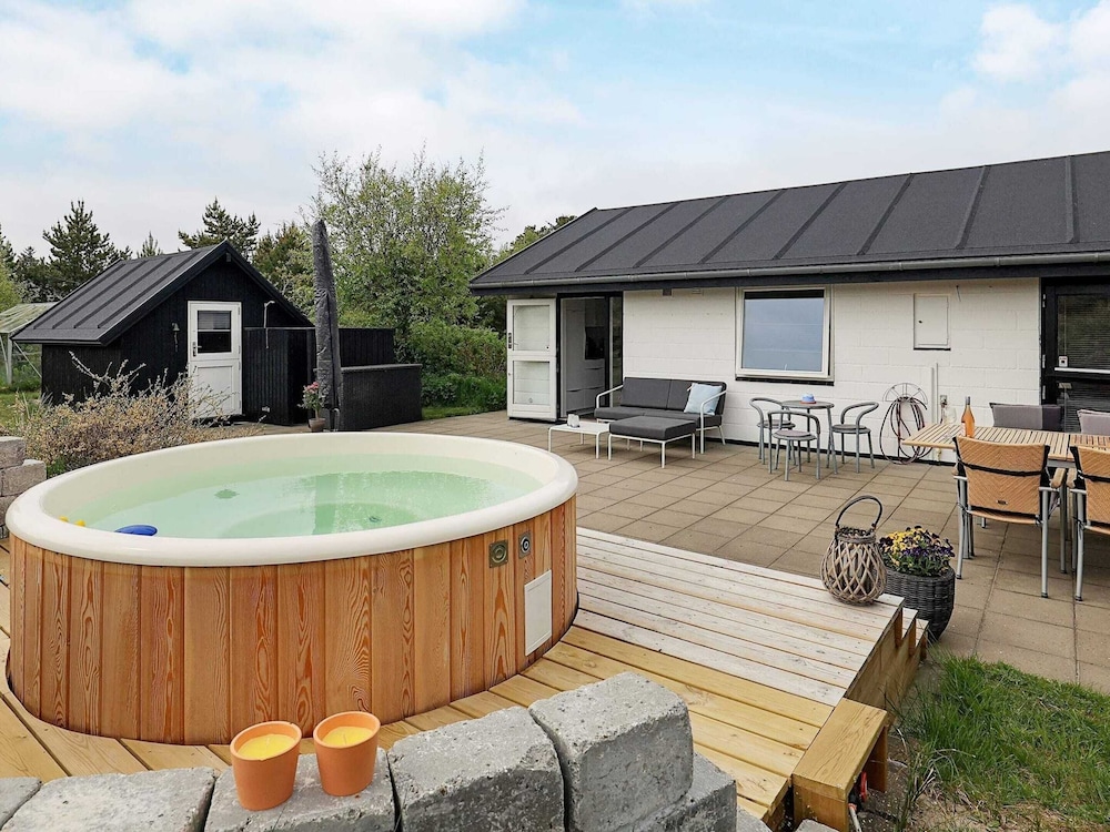 Enticing Holiday Home in Jutland near Sea view 4
