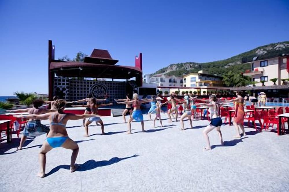 Aleria Belport Beach Hotel