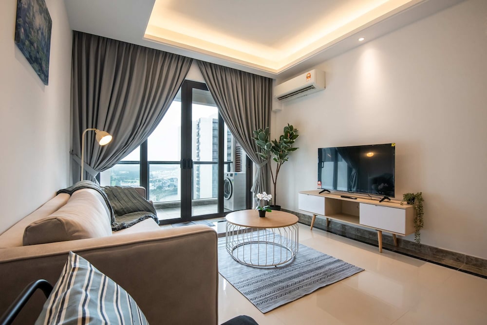2BR R&F Phase2, CIQ R&F Mall, Free Parking