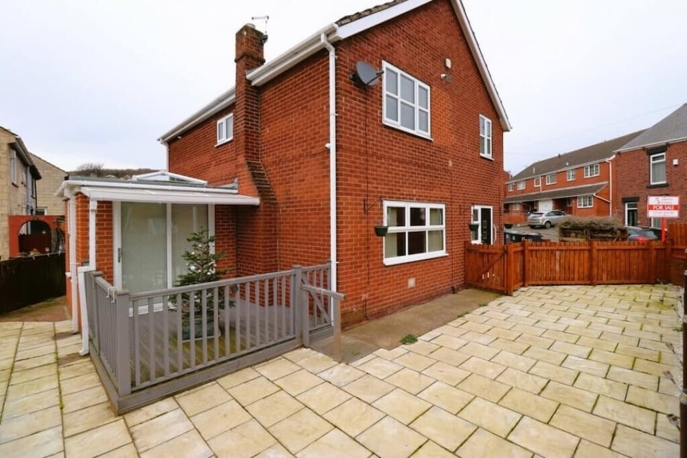 Spacious 6 Bedroom Family House