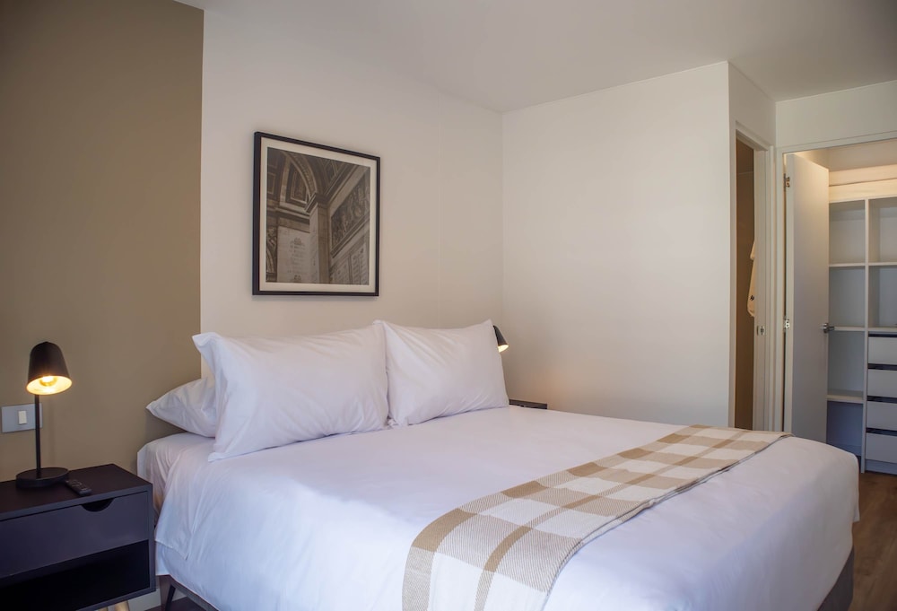 w Fantastic 2BR w Modern Deco in San Isidro