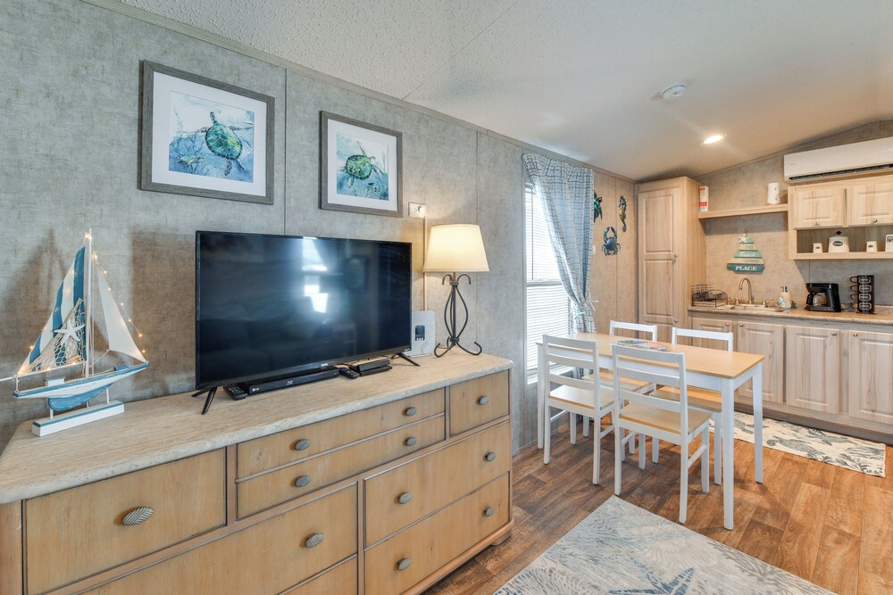 2 Mi to Anna Maria Island: Newly Built Home!