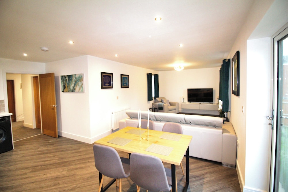 2 Bed Bungalow - Enclosed Garden - Wheel Chair Acc