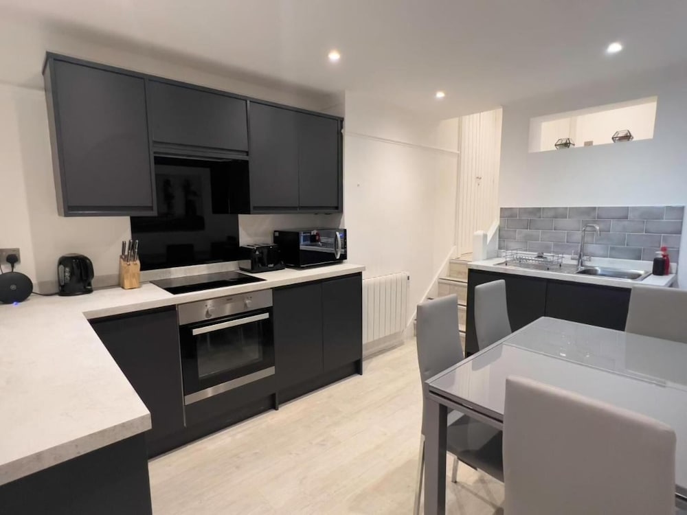 Apartmentsleeps8-wifi-famillyfriendly-citycentre
