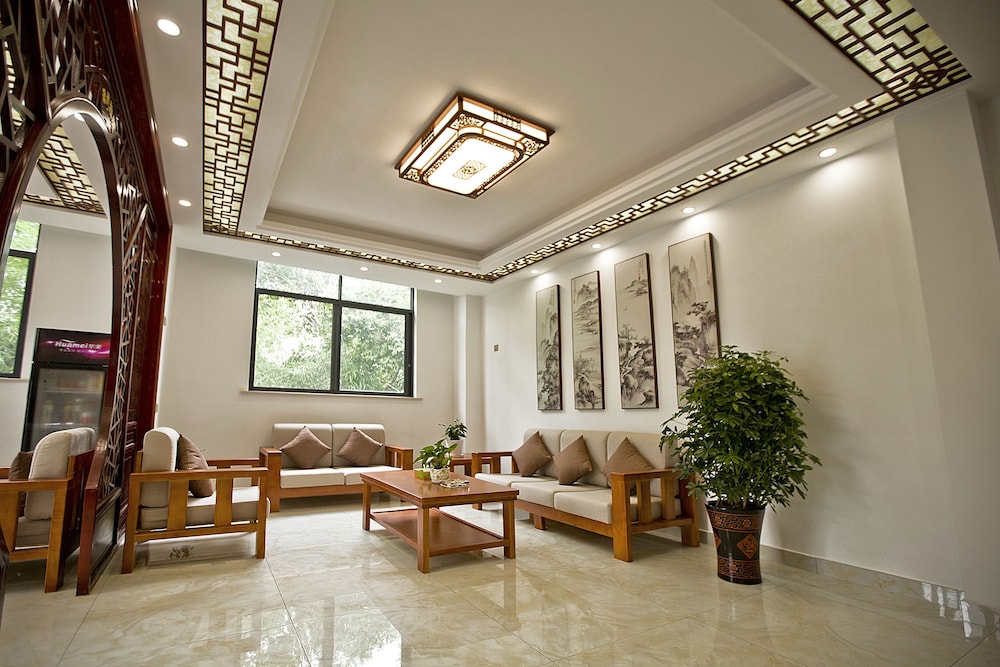 Huangshan North Station Huiting Boutique Hostel