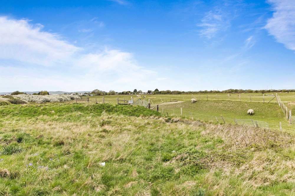 The Coastal Crab - Family-friendly Three-bed Beach House in Pevensey