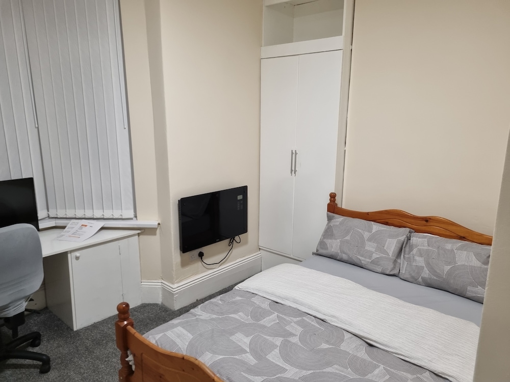 Remarkable 3-bed House in Wallsend view 5