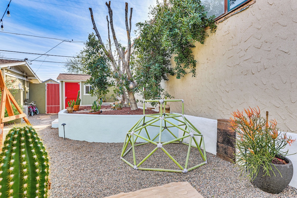 1 Mi to Dtwn: Updated Guesthouse in Phoenix!