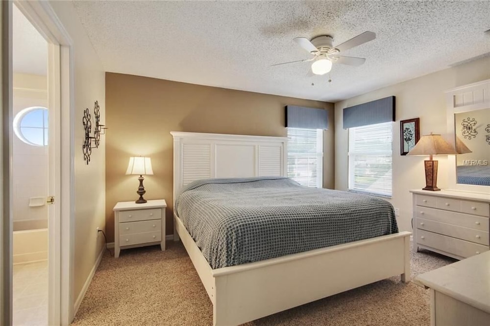 Luxuriate In Our Spacious 7br, 4.5ba 7 Bedroom Villa by RedAwning