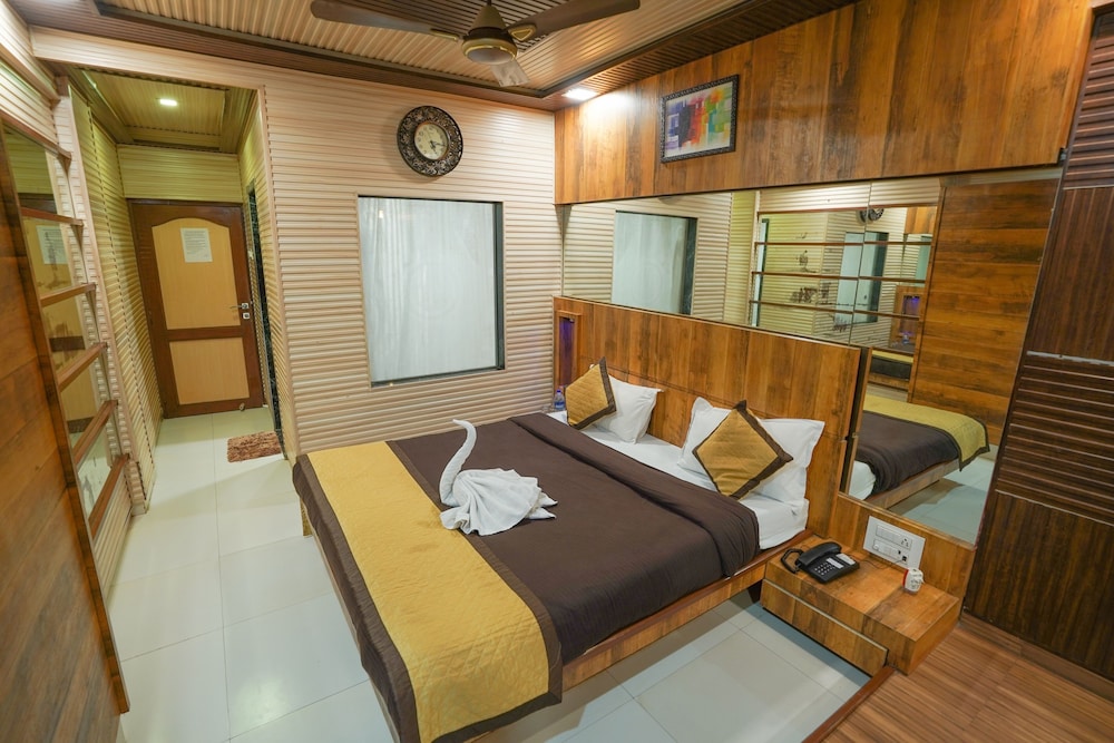 Hotel Kumar Plaza