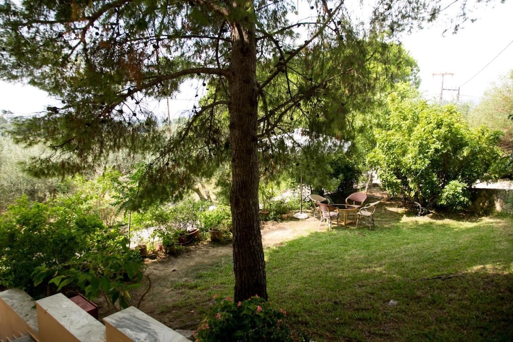 Almyros Studios & Apartments