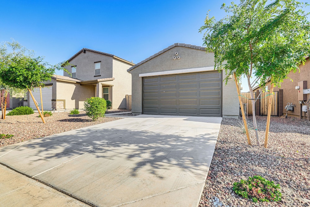 4 Mi to South Mountain Park: Phoenix Area Home
