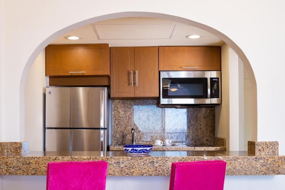 Deluxe Condo at Villa Del Palmar