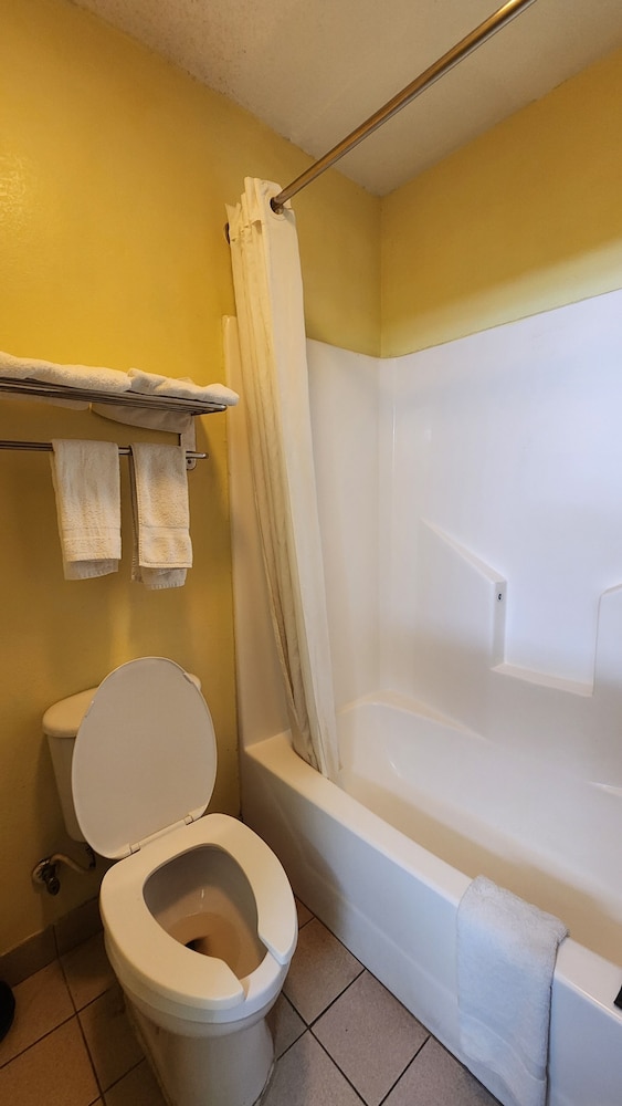 Capital O Fairway Inn - Baytown La Porte TX