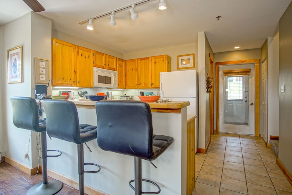 Camp 4 #21: 2 Bedrooms, 2.5 Baths: Slope Side, Gas Fireplace