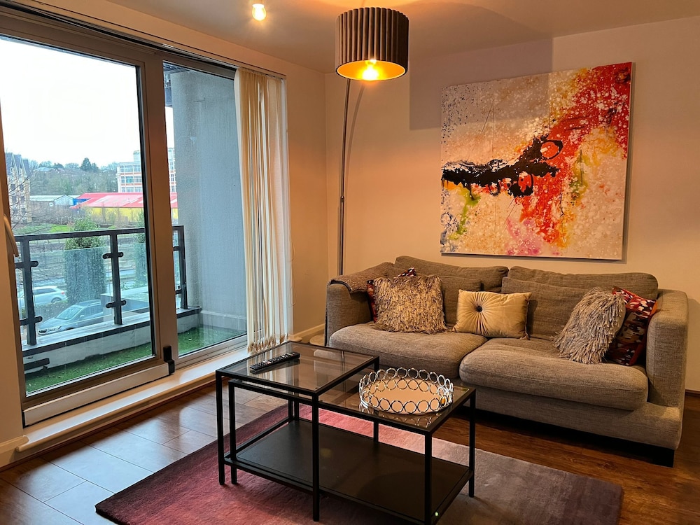 Cosy Flat 2mins Walk From Maidstone Station view 4
