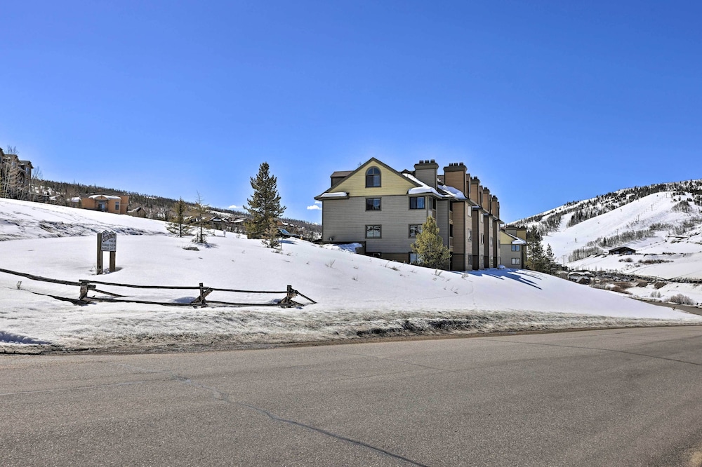 Cozy Ski-in/ski-out Granby Condo w/ Balcony!
