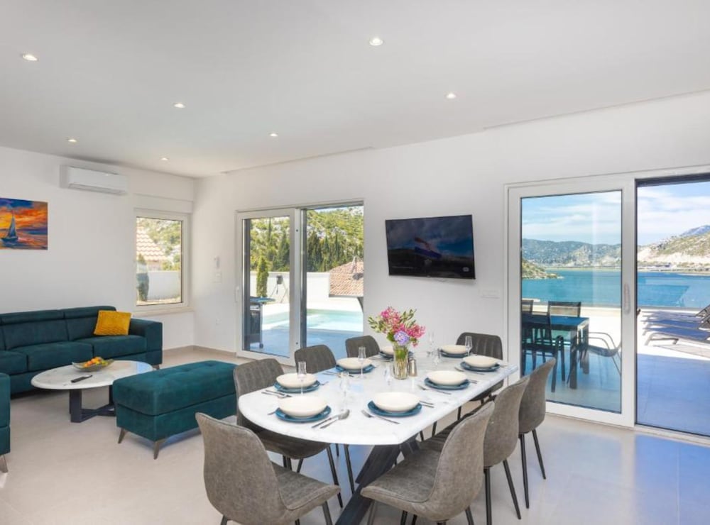 Luxury Villa Navis