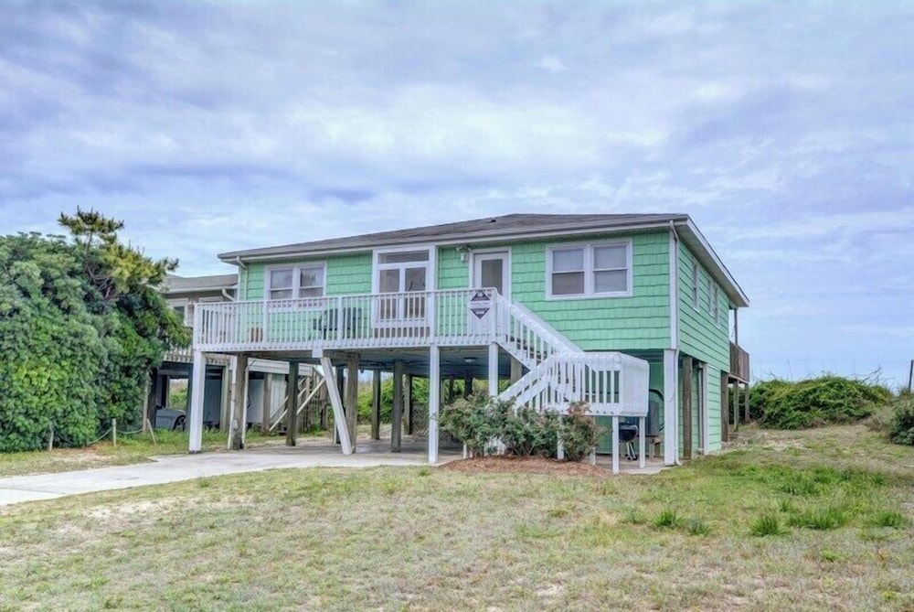 Bright's Beach Front by Topsail Realty