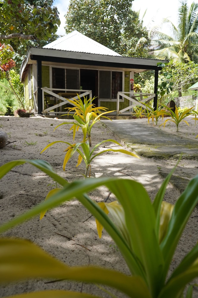 White Sandy Beach Eco Lodge