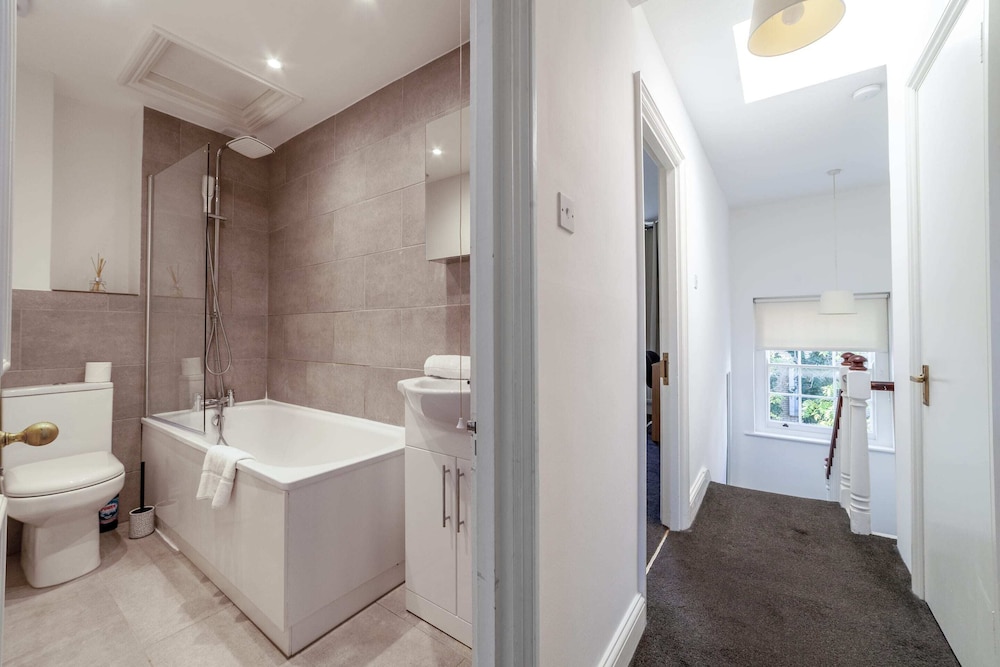Period Victorian Abode In Idyllic Kings Cross