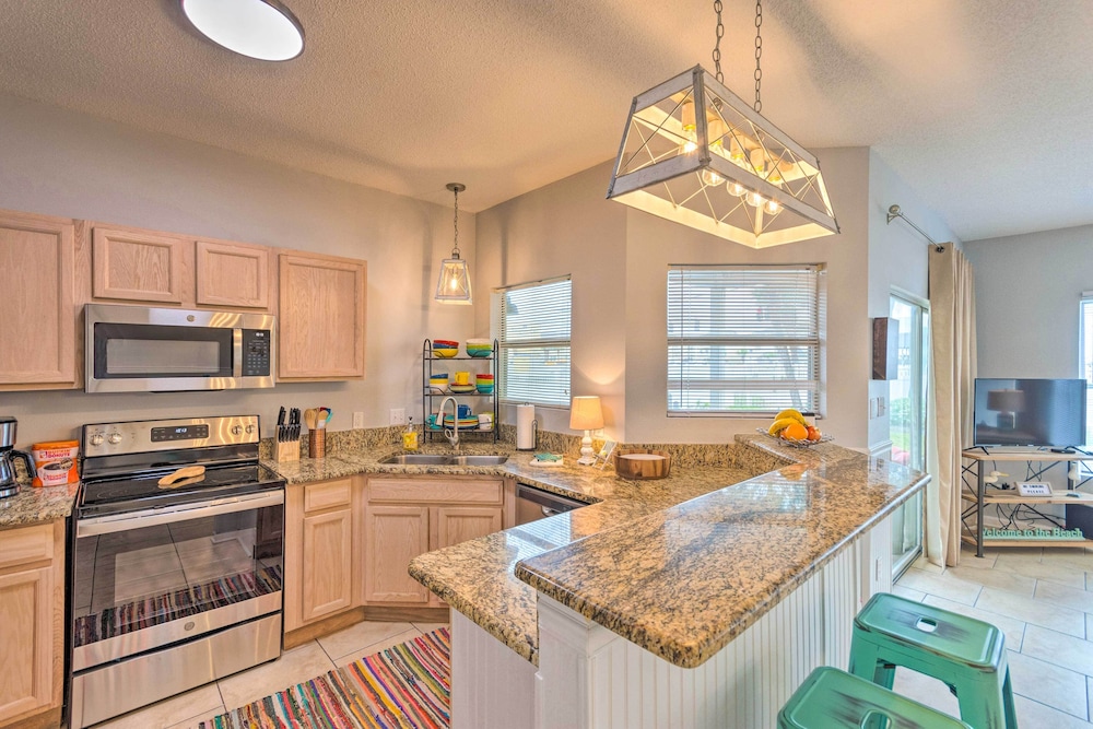 Coastal Condo With Pool - Walk to Destin Beach! view 5
