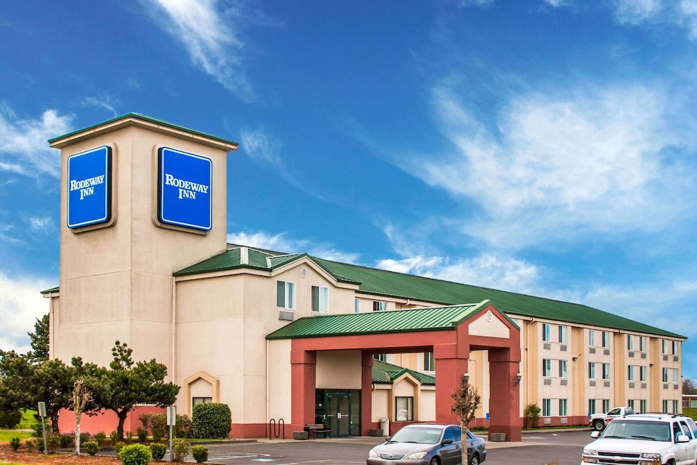 Albany Vacations - Rodeway Inn Salem - Property Image 1