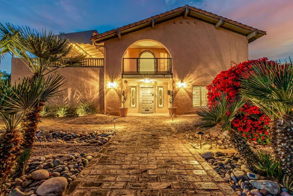 Historic Desert Rose Estate Pool Sauna Sleeps 12