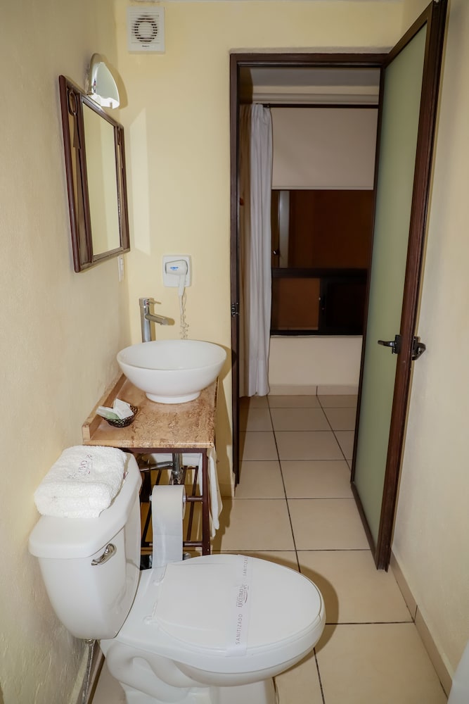 Hotel Ejecutivo Aeropuerto Morelia - Property Image 41