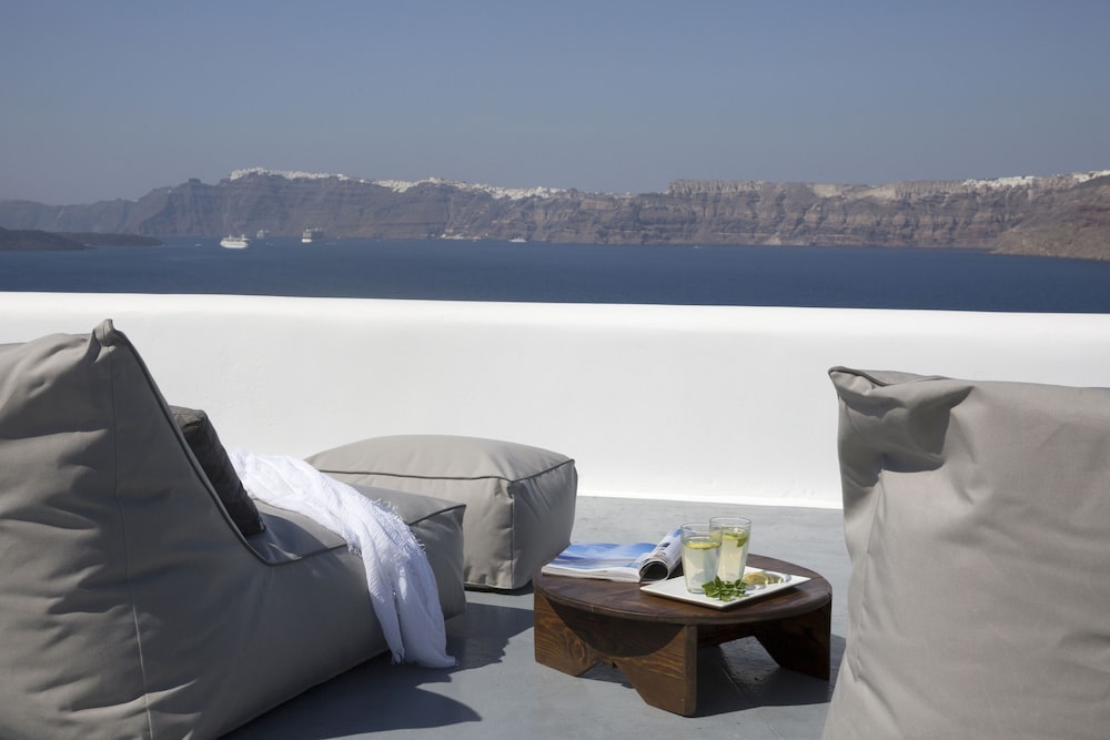 Akrotiri Cove