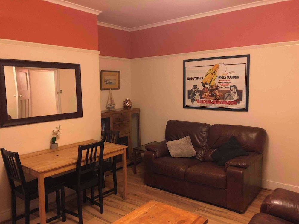 Charming 2 Bedroom Apartment in Gateshead, Close to Newcastle City Centre