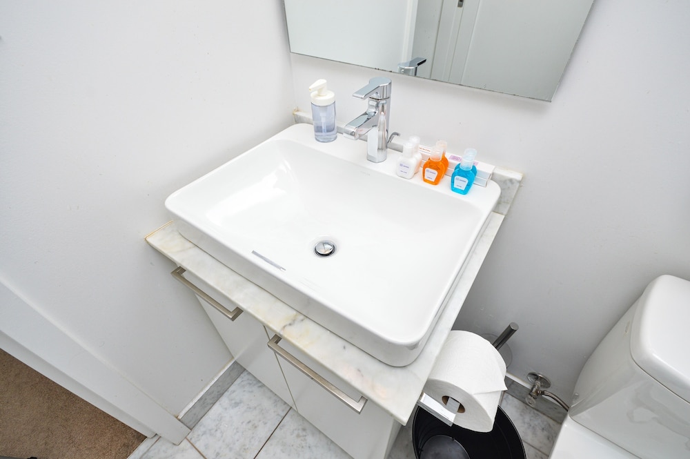 Downtown Toronto Condo near Scotiabank Arena