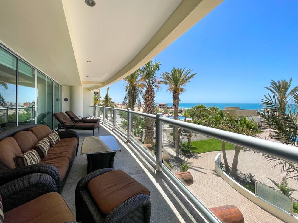 Beachfront Condo With Pools Beach Access