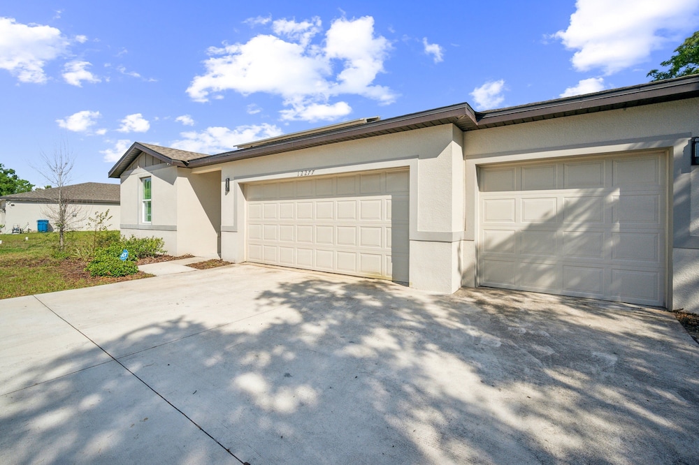 Relaxing Pet-friendly Spring Hill Escape 4 Bedroom Home