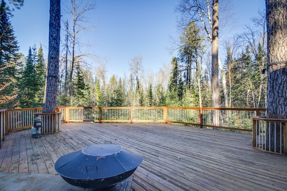 Peaceful Hibbing Getaway: Heated Floors, Fire Pit!