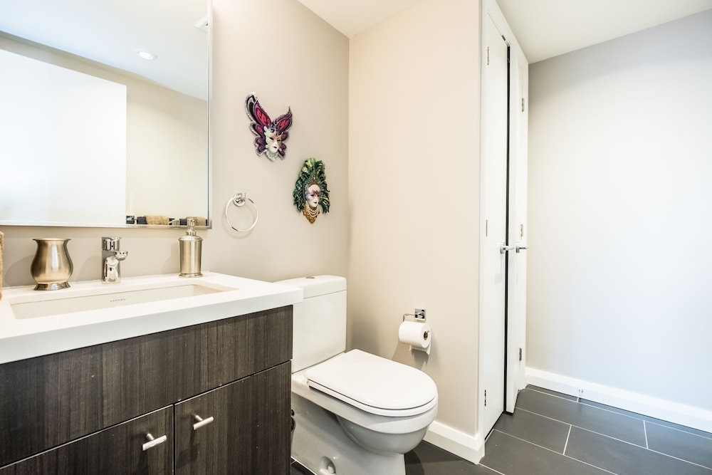 QuickStay - Premium 2bdrm in Yorkville (Yonge & Bloor)