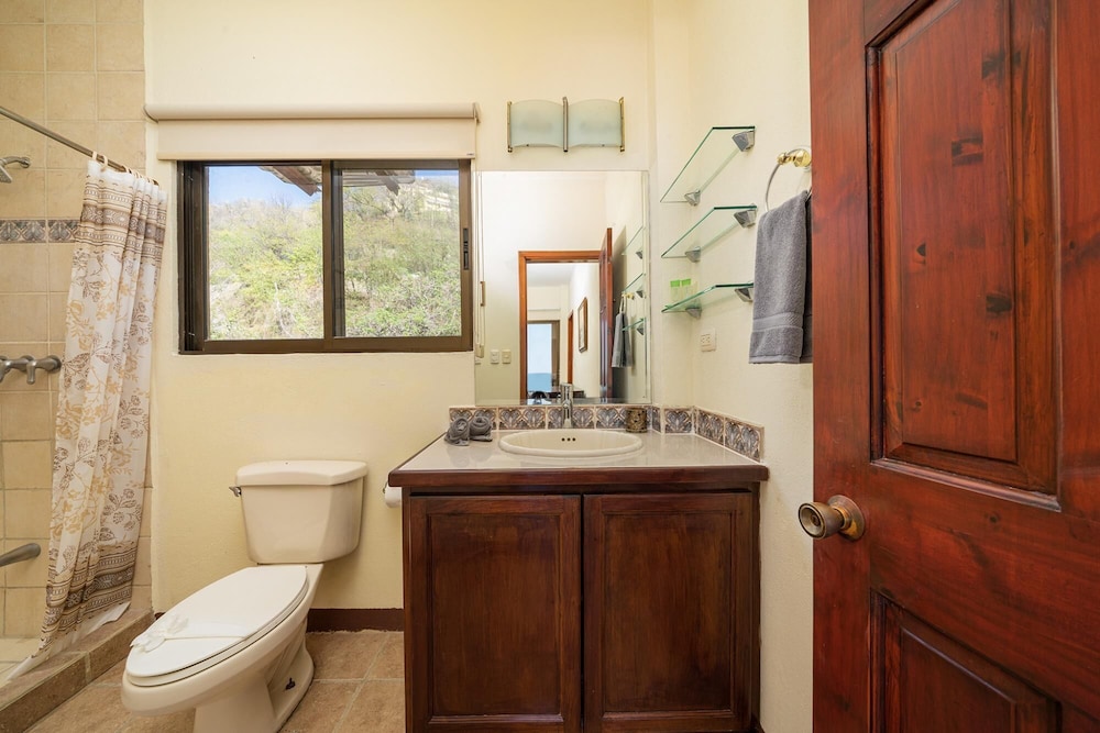 Oceanview Condo With Pool Near Playa Prieta 2BR - Vida de la Paz 4