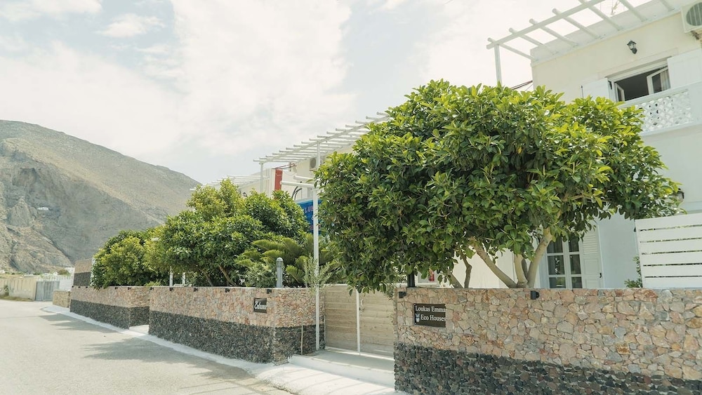 Loukas & Emma Eco Houses