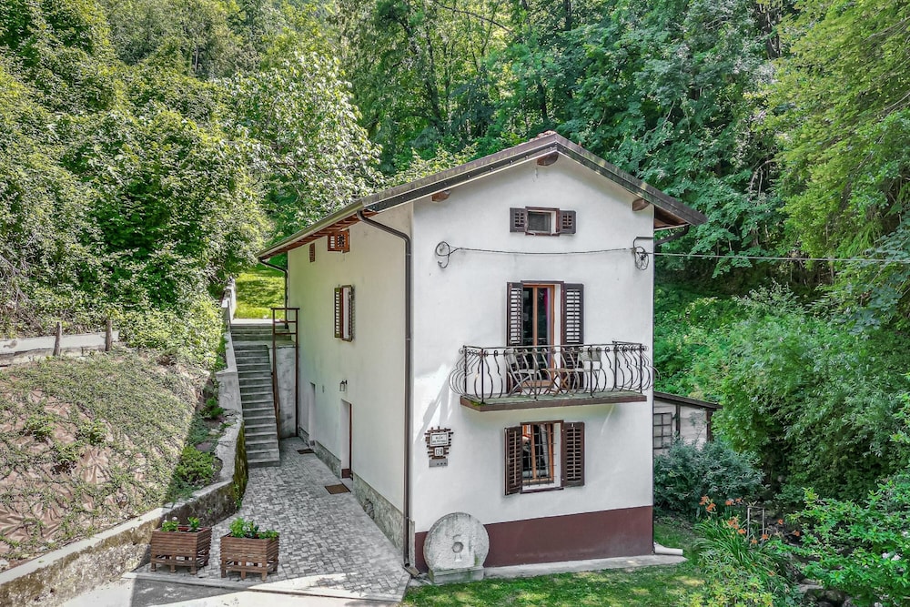House By The Stream view 4