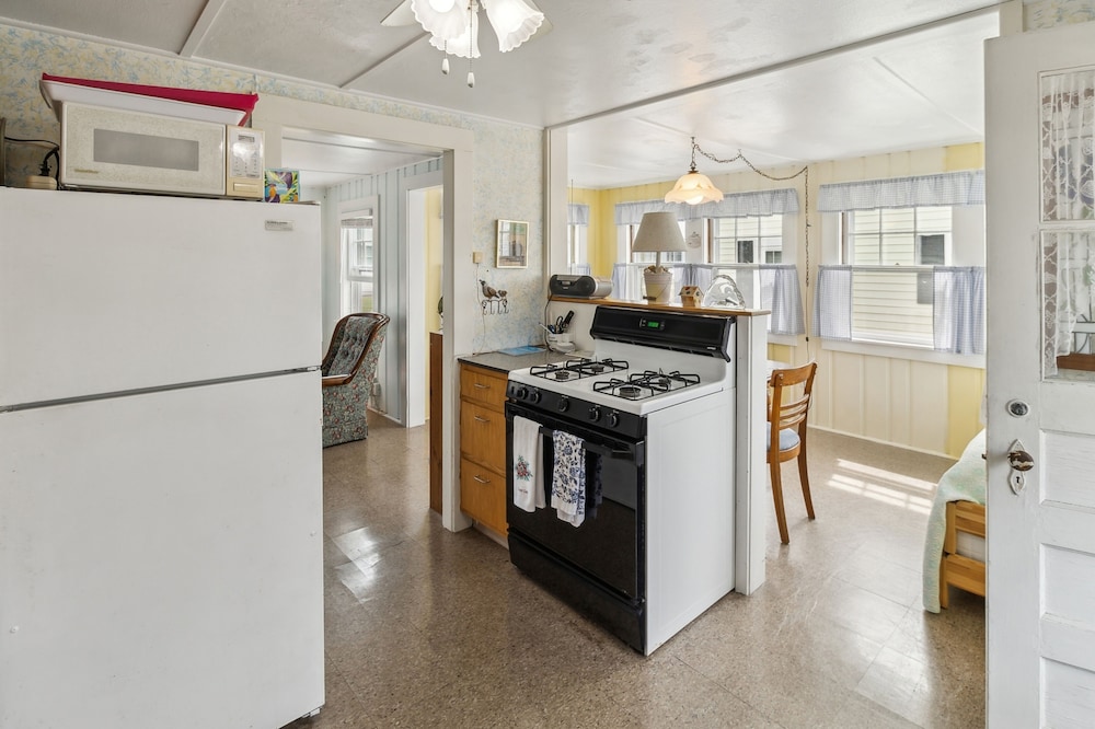 Coastal Cottage Retreat Steps From The Beach 2 Bedroom Cottage