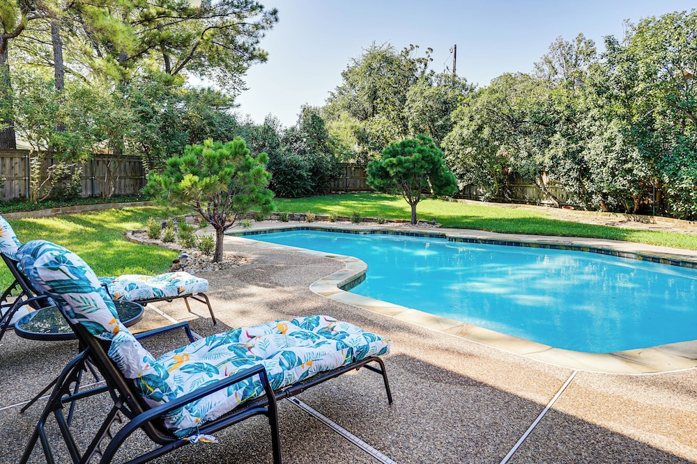 Patio & Yard: Family Home 12 Mi to At&t Stadium!