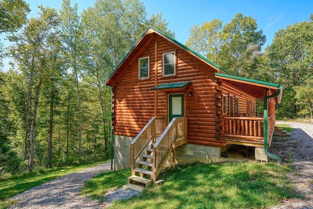 Seven Pines Cabin - Secluded in Hocking Hills