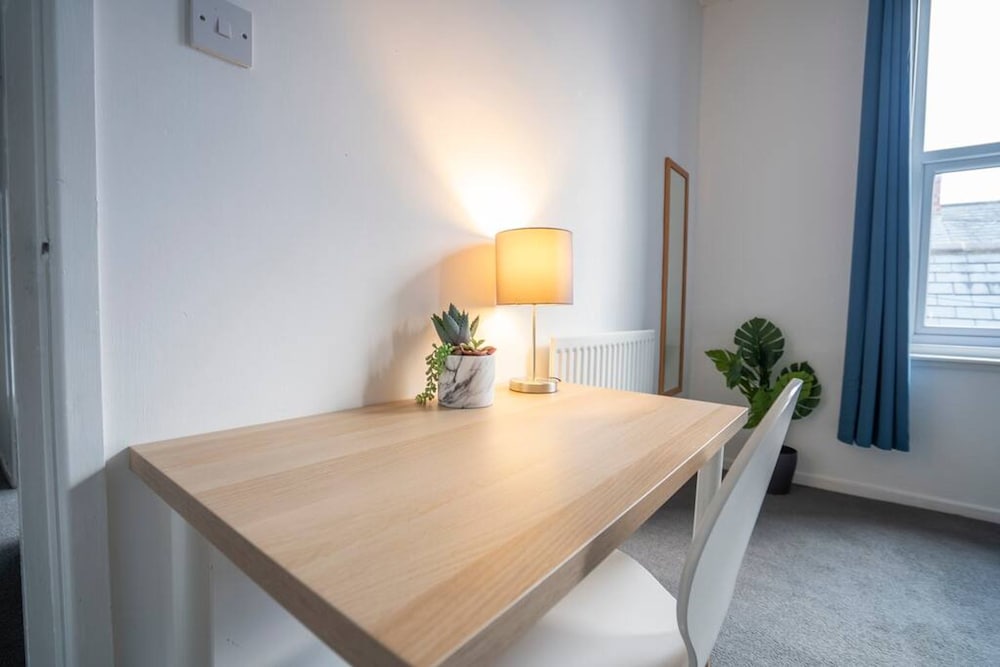 2 Bed-town Centre-free Parking