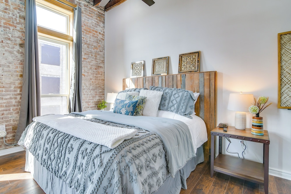 Loft-style Apt in Dtwn Monett: Pets Welcome!
