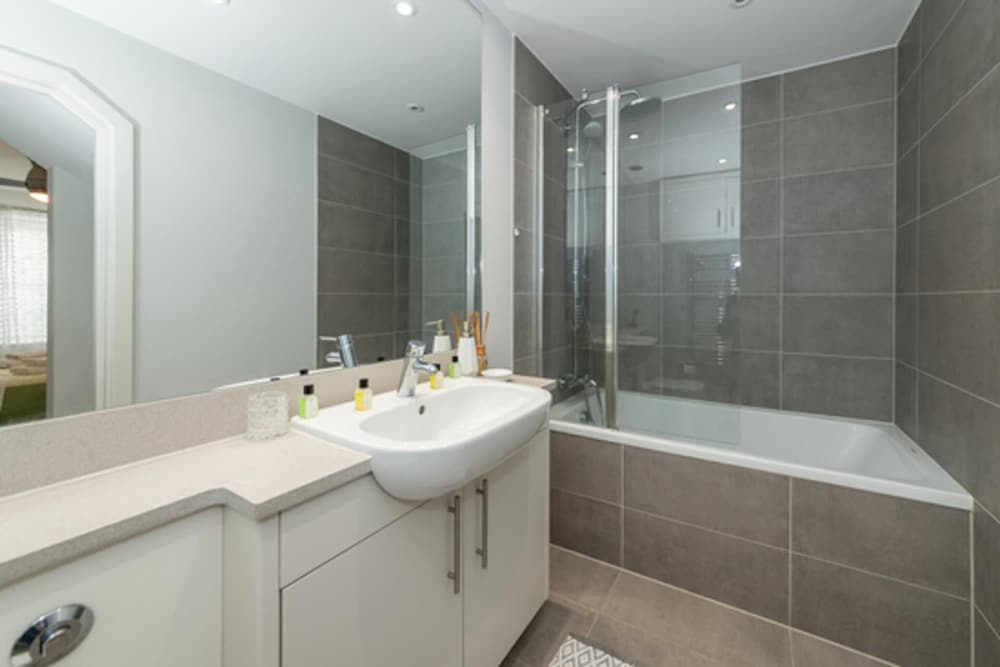 2-bed House in Reading-near Town-sleeps 4
