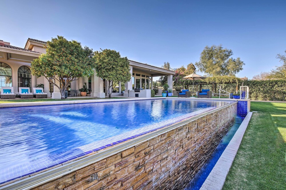 Lavish Paradise Valley Home w/ Sports Court & Pool