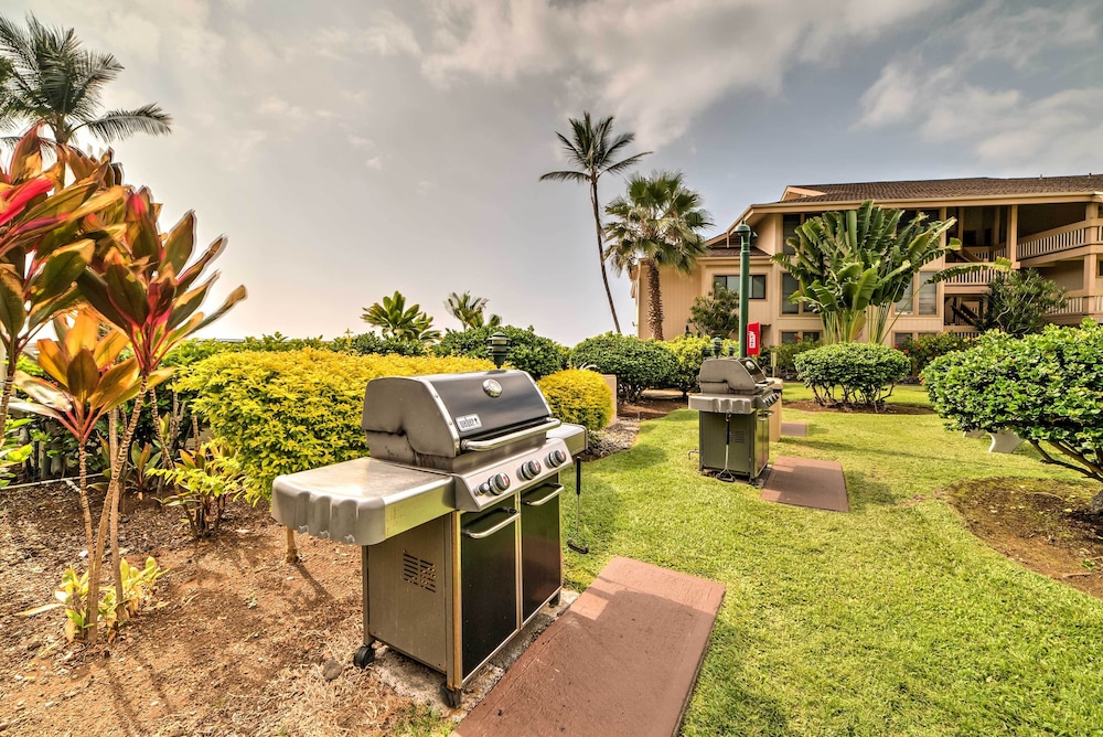 Oceanfront Kailua-kona Townhome w/ Pool & Views!